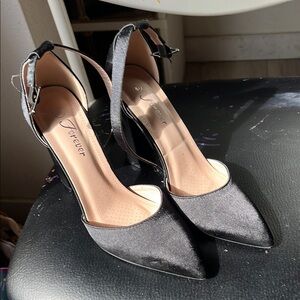 Forever 21 Women's Black Satin Heels